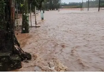  Quase 200 desalojados, morte e emergência declarada: veja os danos das chuvas em SC