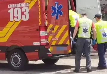 Idoso é levado ao hospital após se envolver em acidente