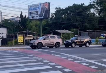 Polícia Federal e Militar realizam ação, em Rio do Sul, na propriedade do responsável pelo ataque a bombas no STF