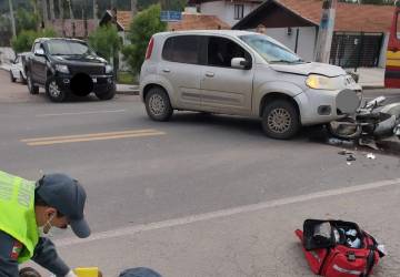 Colisão frontal entre carro e motocicleta deixa feridos em Agrolândia