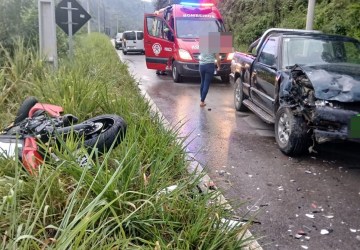 Grave acidente entre carro e moto é registrado na SC-340, em Dona Emma