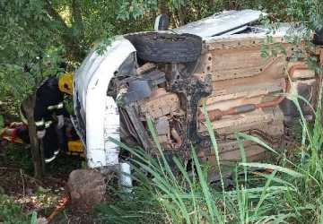 Cadeirante fica ferido após capotamento na BR-470, em Rio do Sul