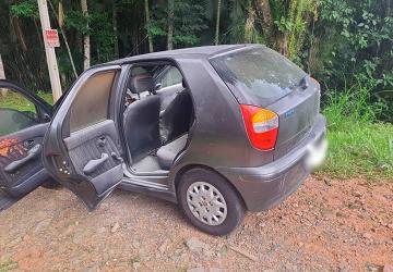 Jovem é encontrado carbonizado dentro de carro no Vale do Itajaí