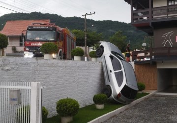 Condutora sai ilesa de acidente em Rio do Sul