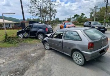 Colisão entre dois carros deixa feridos em Agrolândia