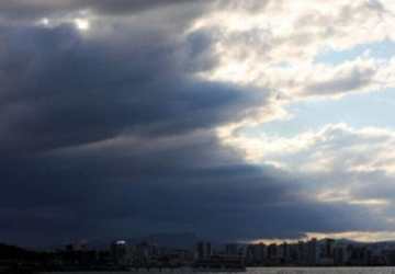 SC enfrenta novos riscos de alagamentos e enxurradas com chuva intensa nesta terça