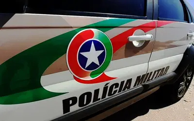 Polícia Militar prende dois homens por dívida de pensão alimentícia, em Presidente Getúlio
