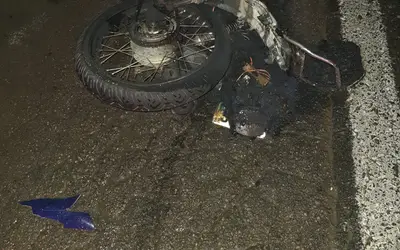 Moto pega fogo após acidente na BR-470