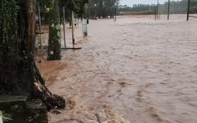  Quase 200 desalojados, morte e emergência declarada: veja os danos das chuvas em SC
