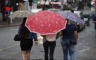 Tempo segue fechado durante a semana com mescla entre chuva intensa e calor de 30°C