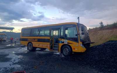 Incêndio em ônibus escolar é controlado pelos bombeiros em Pouso Redondo