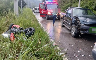 Grave acidente entre carro e moto é registrado na SC-340, em Dona Emma