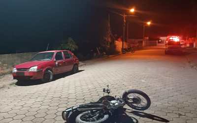 Motociclista fica ferido após colidir contra carro estacionado em Ituporanga