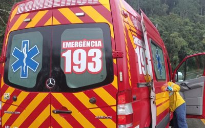 Acidente envolvendo três caminhões mobiliza bombeiros na BR-470, em Lontras