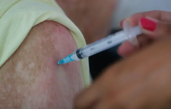 Dia D levou 115 mil pessoas aos postos de Saúde em Santa Catarina e cobertura vacinal contra a gripe atinge 20%