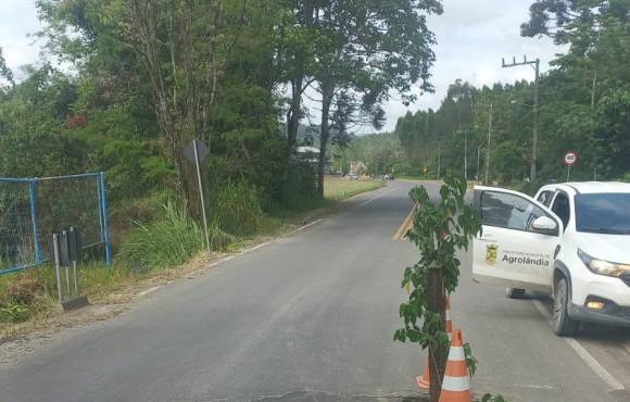 Ponte próximo a antiga Estofaria Polcar no bairro São João em Agrolândia está interditada