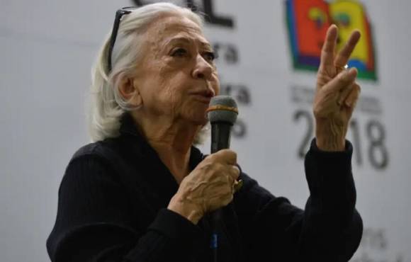 Guinness premia Fernanda Montenegro por recorde de público em leitura