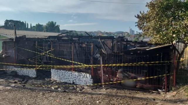 Filho mata o próprio pai carbonizado após incendiar a casa da família