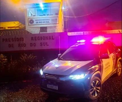 Rapaz é preso por violação de domicílio e lesão corporal em Rio do Sul